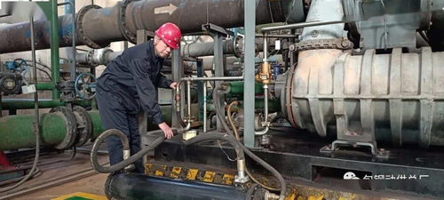 設備巡檢 排頭兵 動供總廠 愛崗敬業好職工 壓縮空氣作業部甄軍普